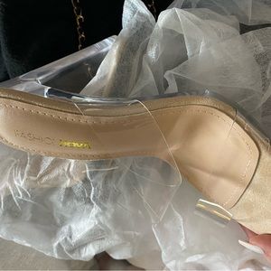 Size 7 1/2 nude fashion nova heels